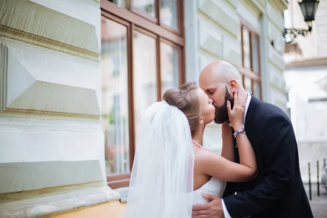 A wedding couple in summer light